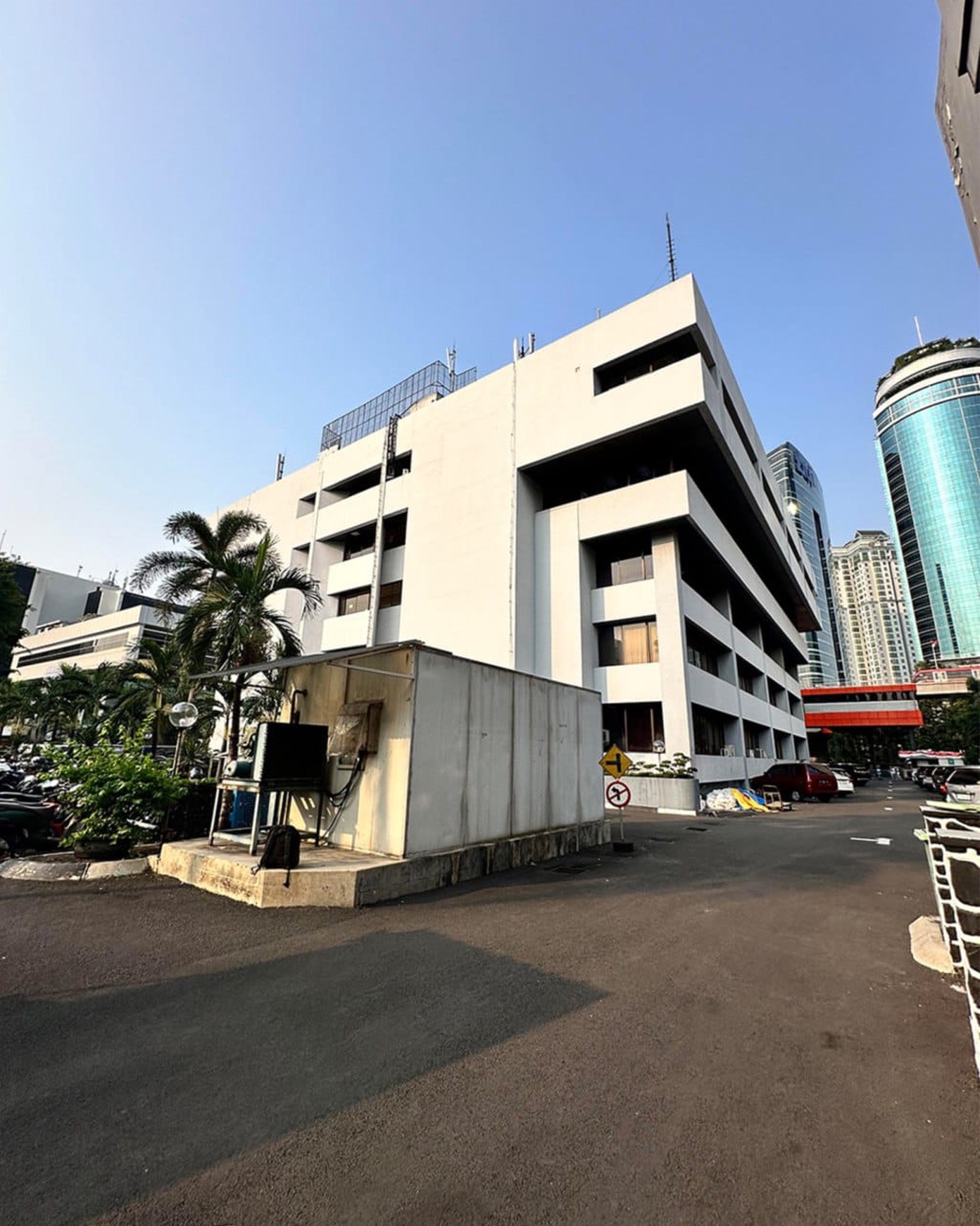 GEDUNG KANTOR RASUNA SAID KUNINGAN. 5 LANTAI. ZONA KOMERSIAL BISNIS