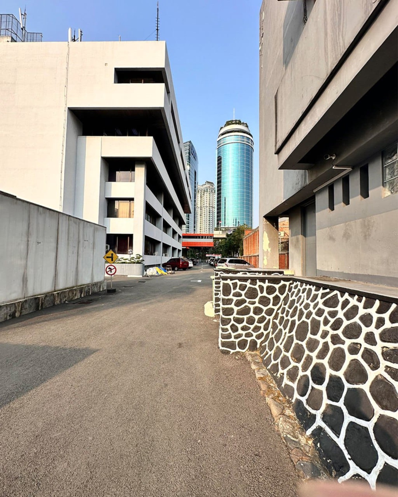 GEDUNG KANTOR RASUNA SAID KUNINGAN. 5 LANTAI. ZONA KOMERSIAL BISNIS