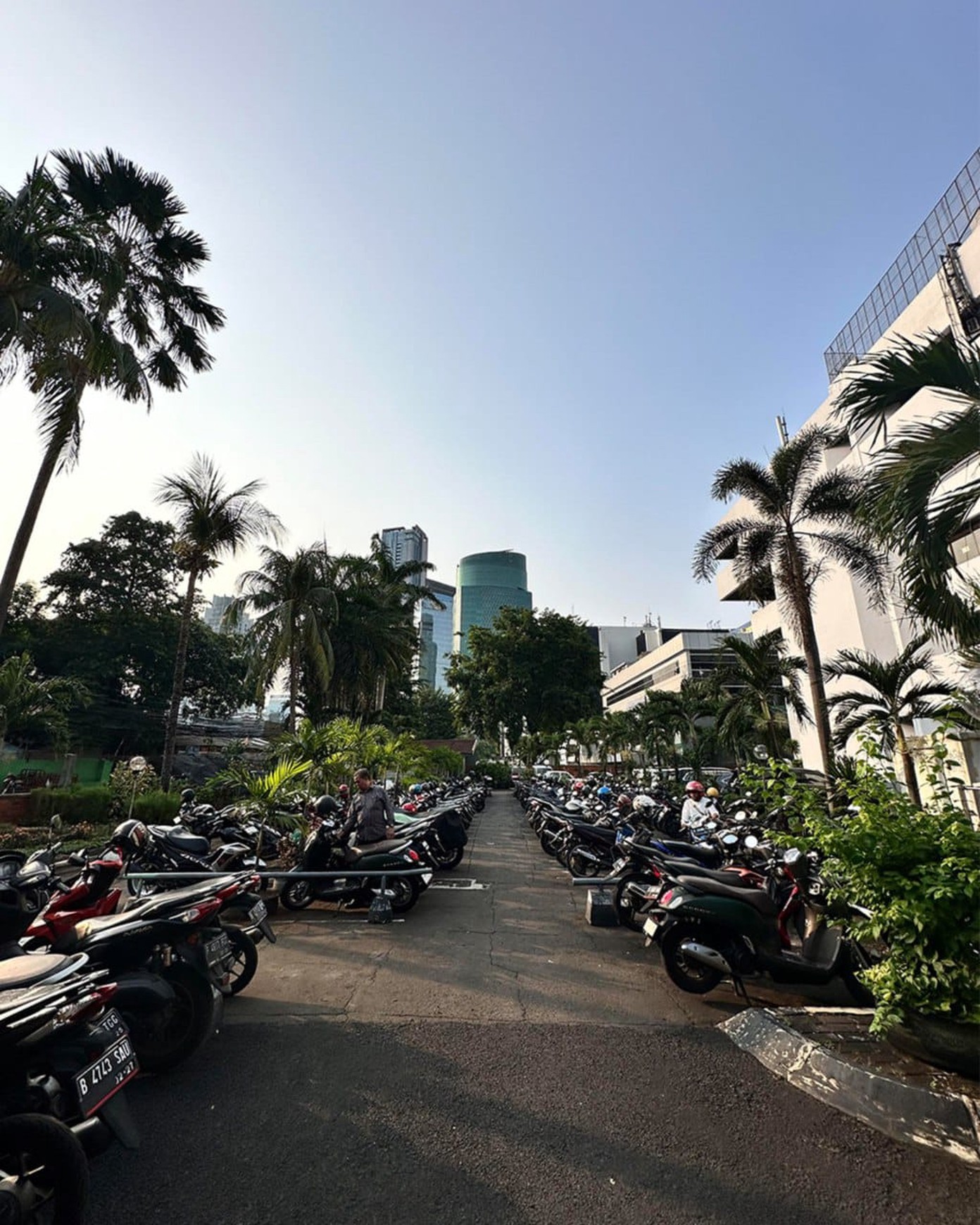 GEDUNG KANTOR RASUNA SAID KUNINGAN. 5 LANTAI. ZONA KOMERSIAL BISNIS