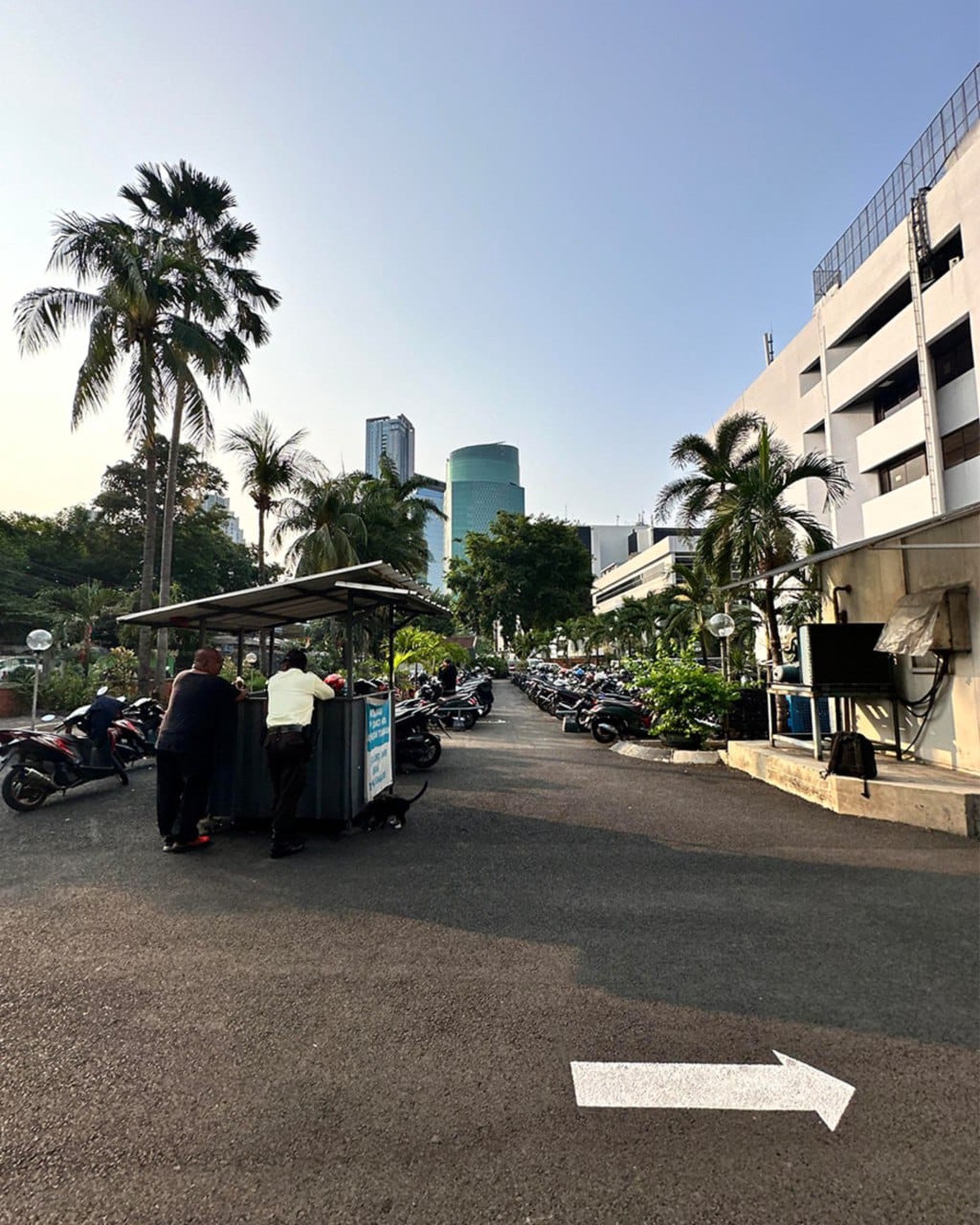 GEDUNG KANTOR RASUNA SAID KUNINGAN. 5 LANTAI. ZONA KOMERSIAL BISNIS