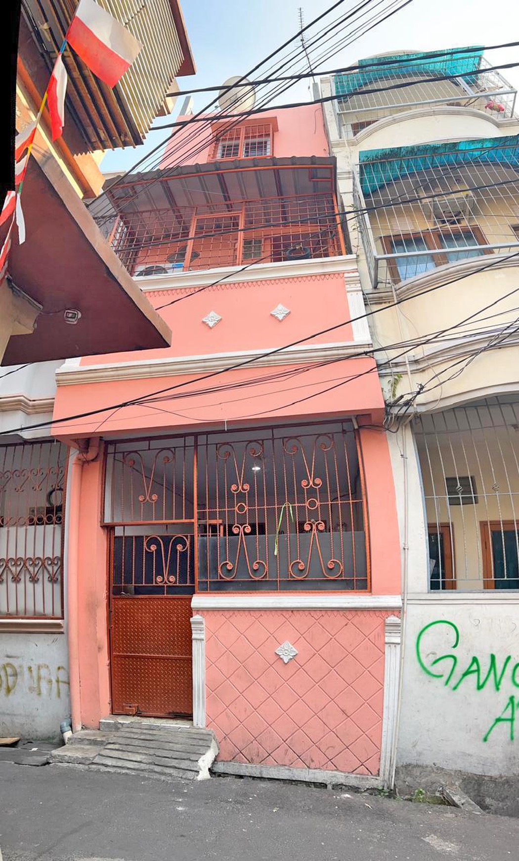 Rumah 3 Lantai di Tambora Jakarta Barat