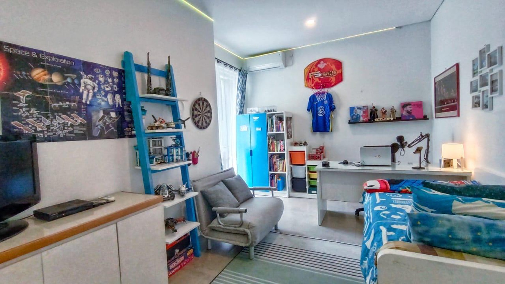 Rumah Di Pondok Ranji Semi Furnished 2½ Lantai KT 4 KM 3 sudah SHM