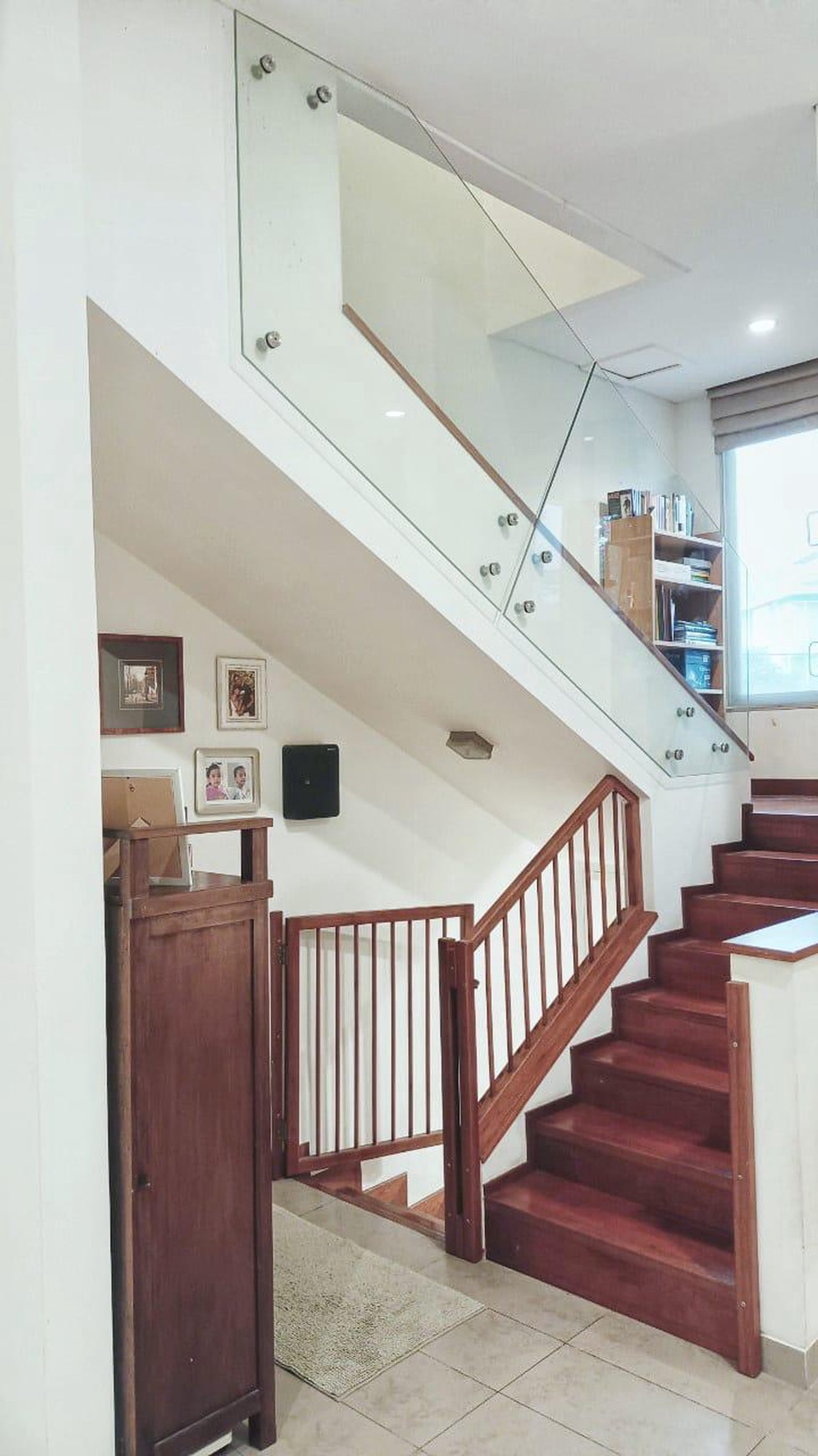 Rumah Di Pondok Ranji Semi Furnished 2½ Lantai KT 4 KM 3 sudah SHM