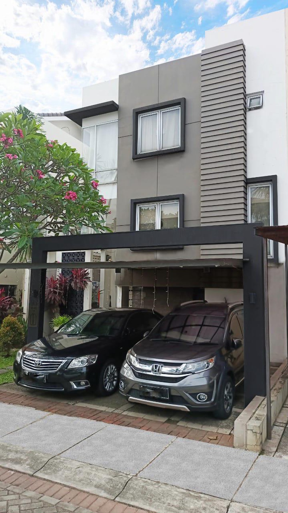 Rumah Di Pondok Ranji Semi Furnished 2½ Lantai KT 4 KM 3 sudah SHM