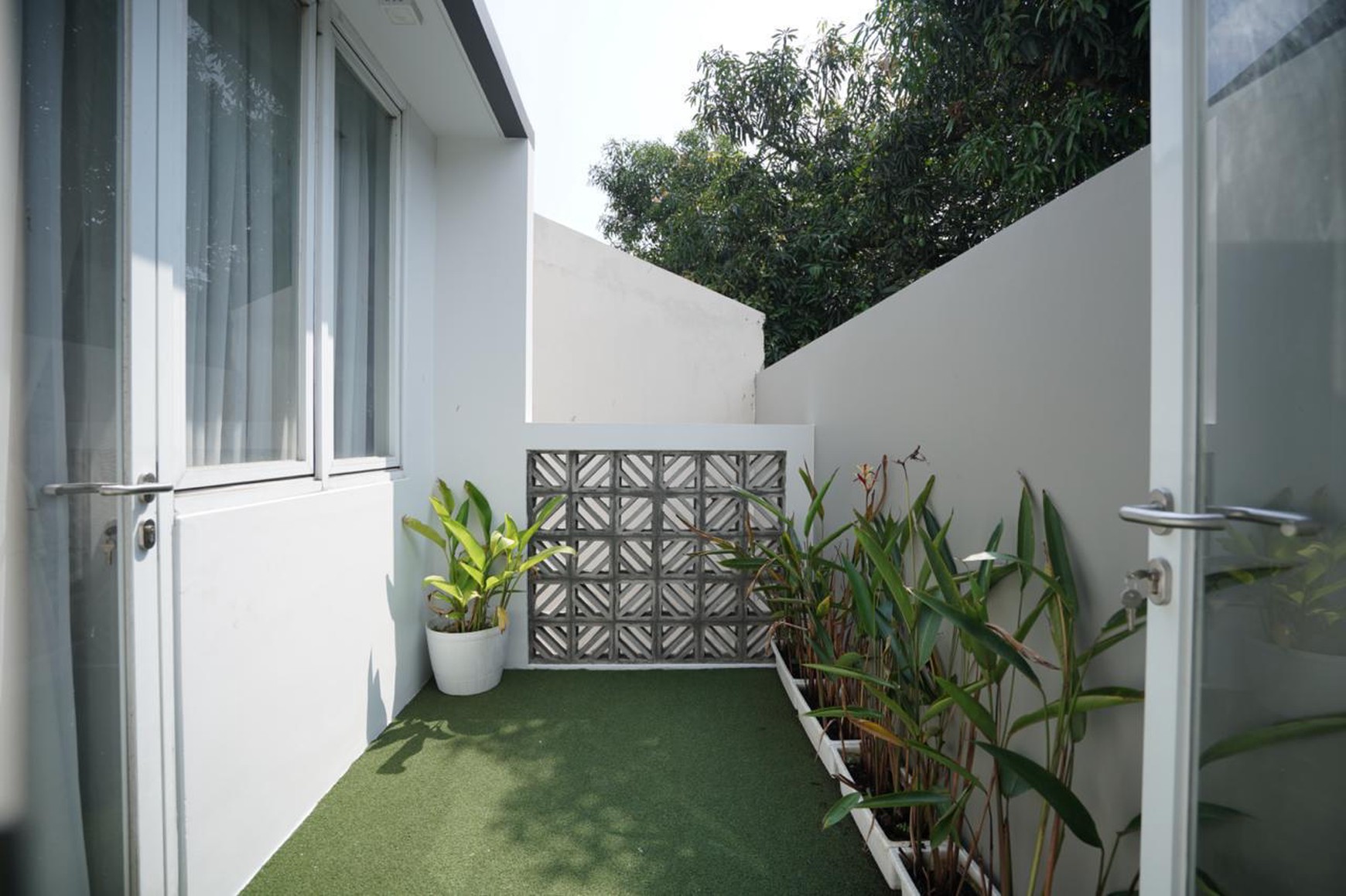 Rumah Di Pondok Ranji Semi Furnished 2½ Lantai KT 4 KM 3 sudah SHM