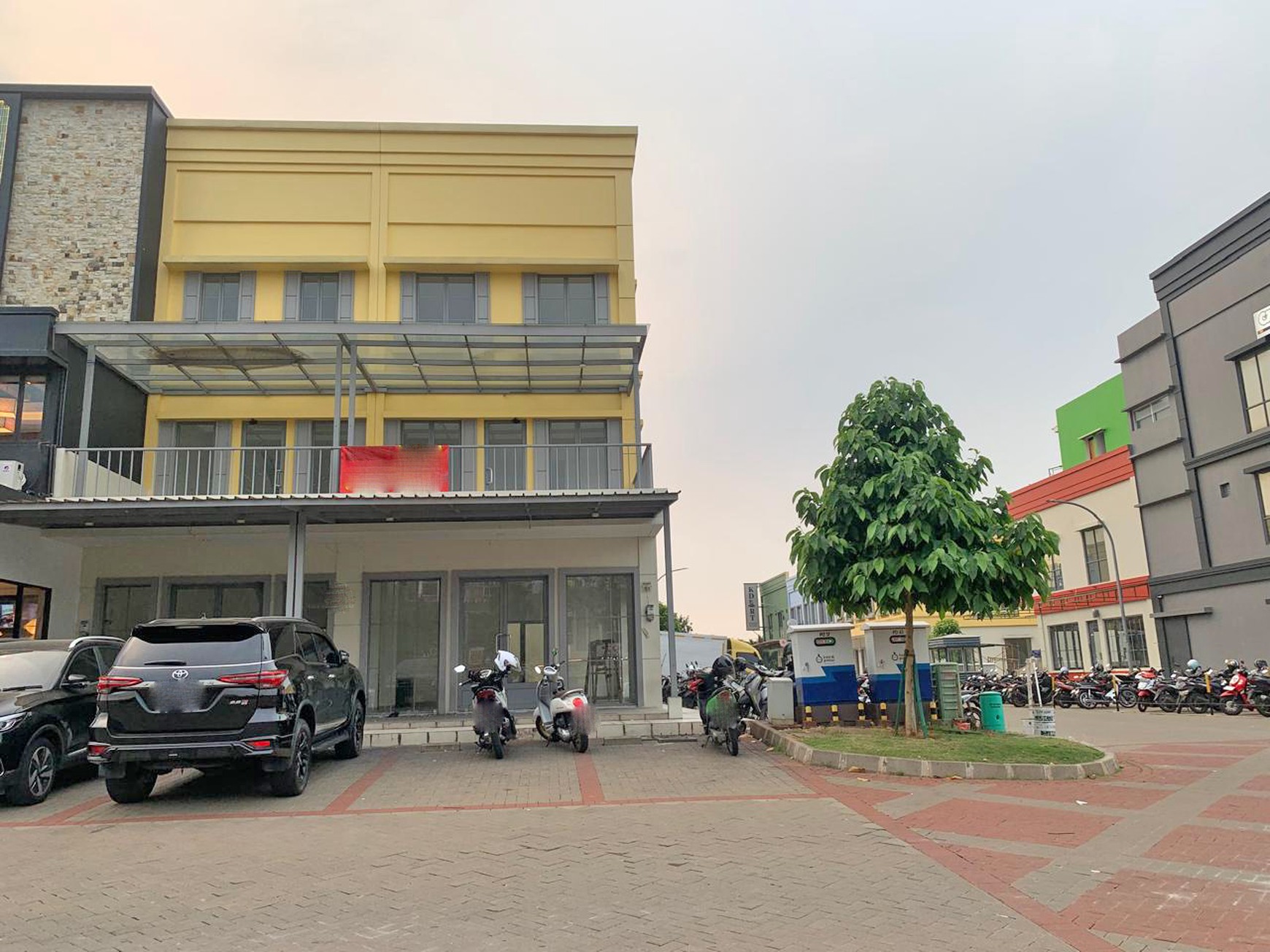 Ruko Gandeng 3 Lantai di Maggiore Hadap boulevard Gading Serpong