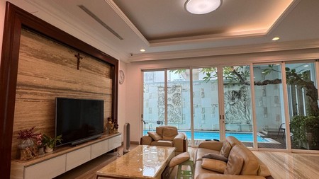 Di Jual cepat rumah 3 lantai di Arta Gading Villa aman,tenang,nyaman dan bebas banjir Kelapa Gading Jakarta Utara