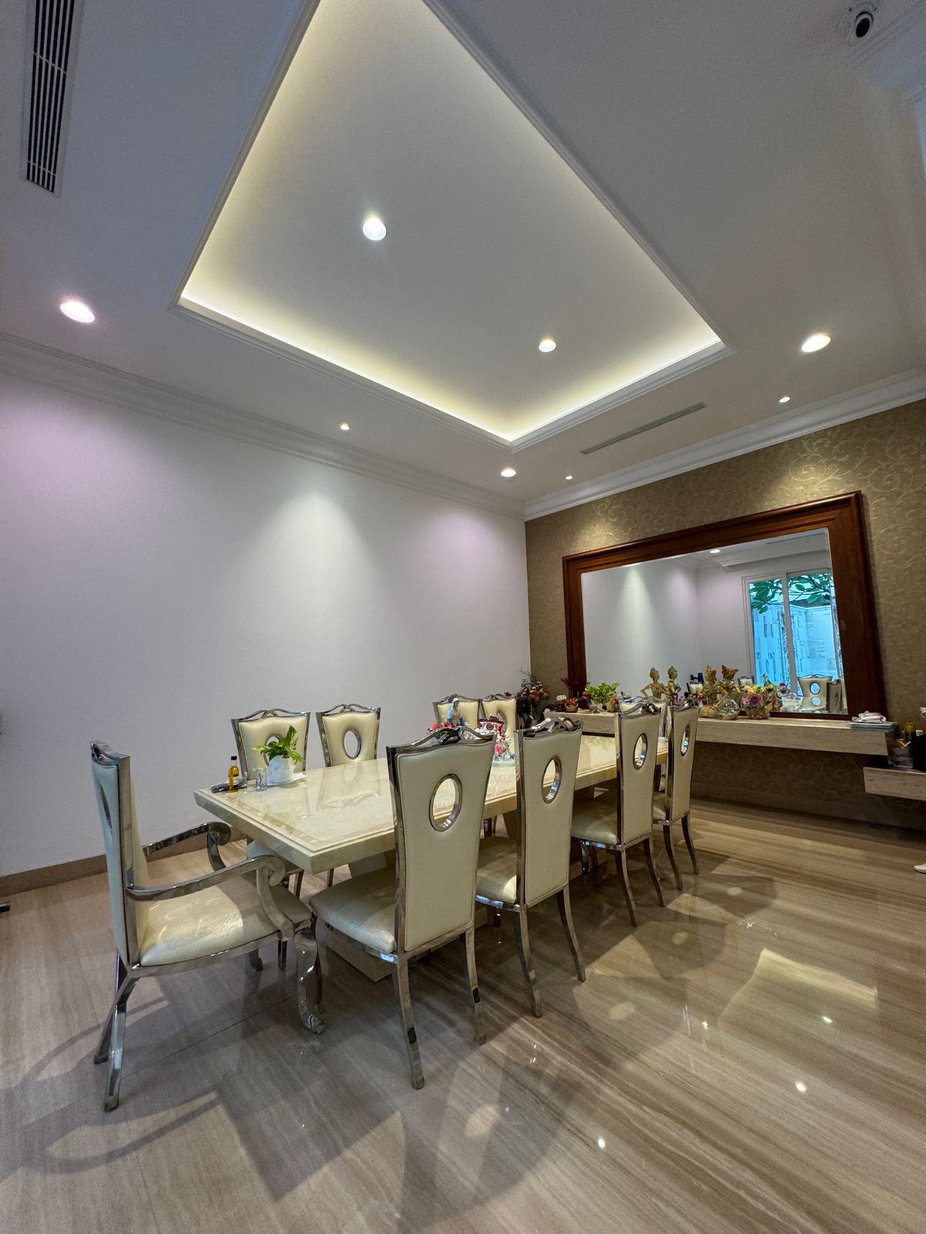 Di Jual cepat rumah 3 lantai di Arta Gading Villa aman,tenang,nyaman dan bebas banjir Kelapa Gading Jakarta Utara