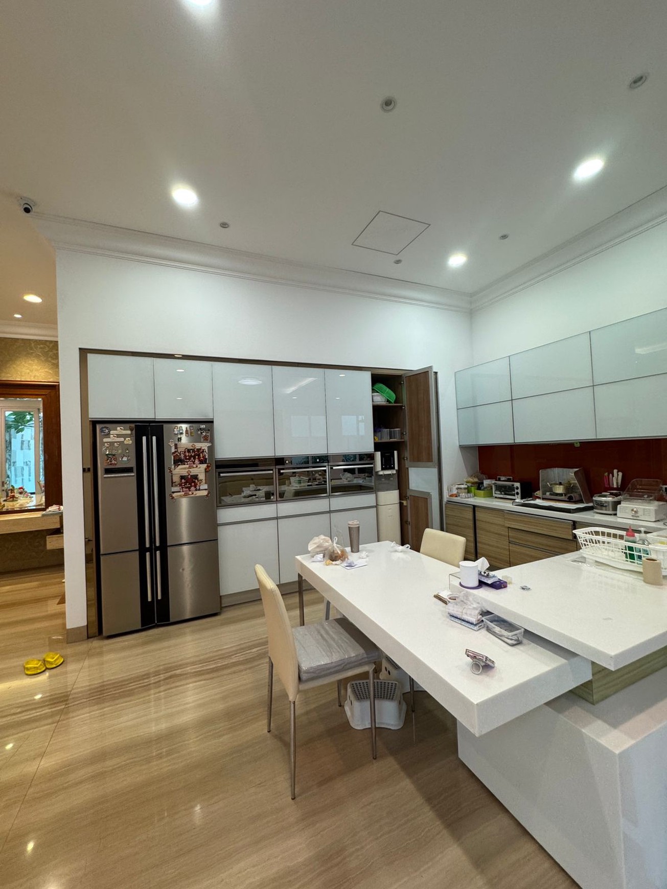 Di Jual cepat rumah 3 lantai di Arta Gading Villa aman,tenang,nyaman dan bebas banjir Kelapa Gading Jakarta Utara