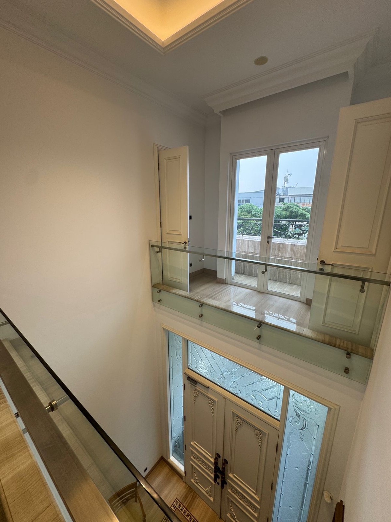 Di Jual cepat rumah 3 lantai di Arta Gading Villa aman,tenang,nyaman dan bebas banjir Kelapa Gading Jakarta Utara