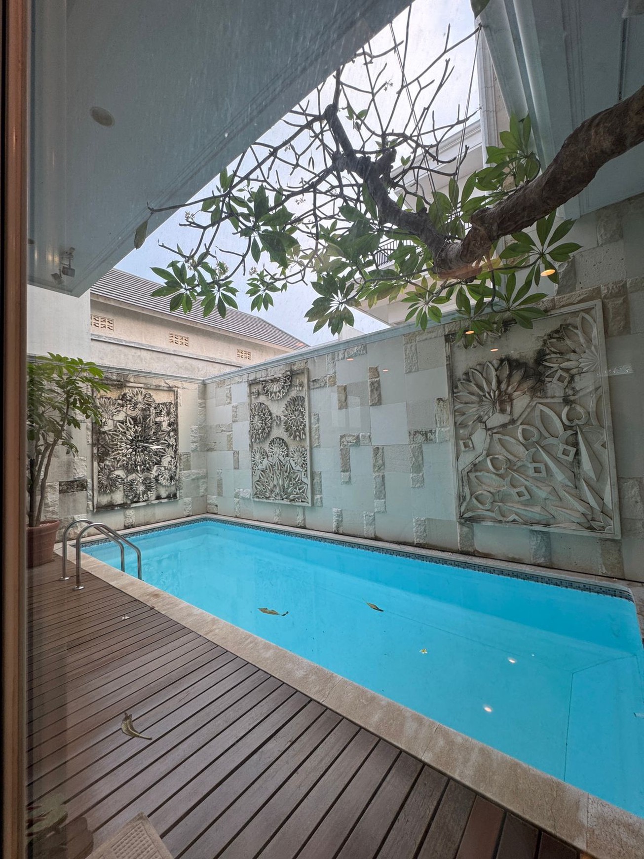 Di Jual cepat rumah 3 lantai di Arta Gading Villa aman,tenang,nyaman dan bebas banjir Kelapa Gading Jakarta Utara