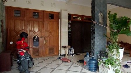 Hunian Strategis & Luas di Rungkut Asri - 5 Kamar, Harga Menarik!
