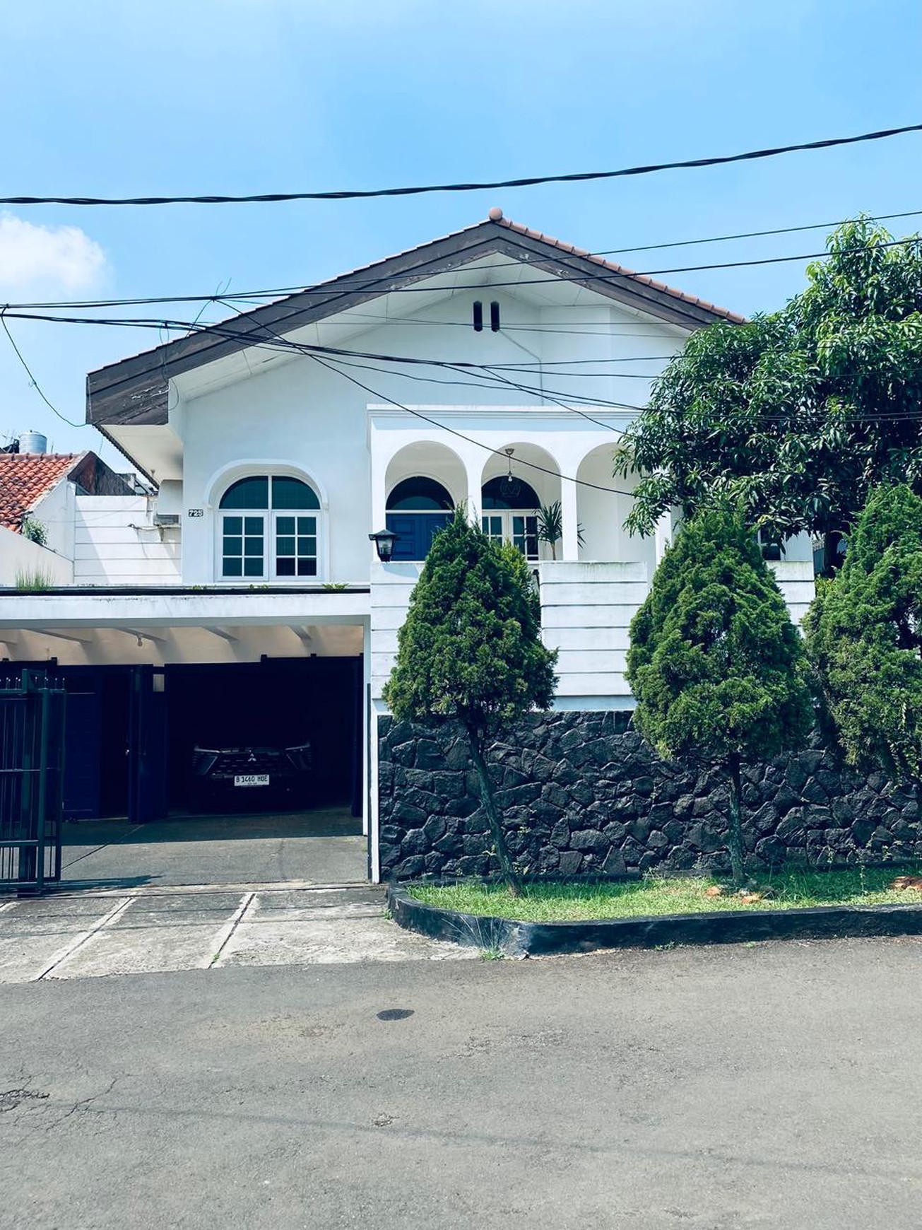 Rumah Klasik dan Homey Luas 375m&#xb2; di Cinere Dekat Tol Desari