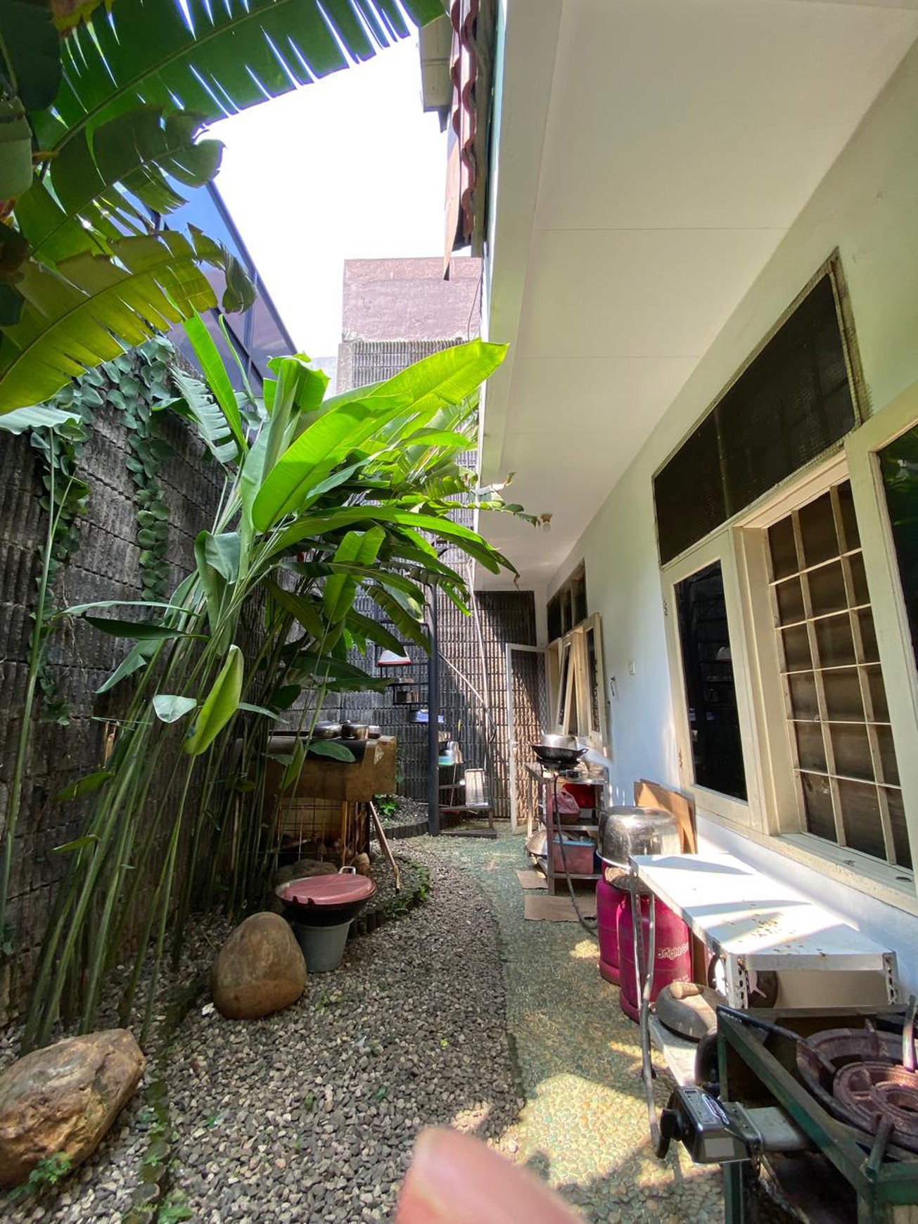 Rumah Klasik dan Homey Luas 375m&#xb2; di Cinere Dekat Tol Desari