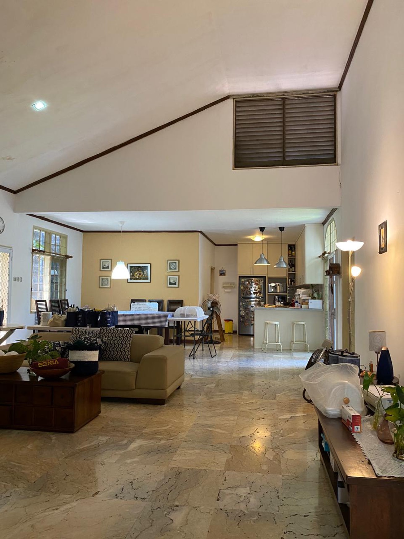 Rumah Klasik dan Homey Luas 375m&#xb2; di Cinere Dekat Tol Desari