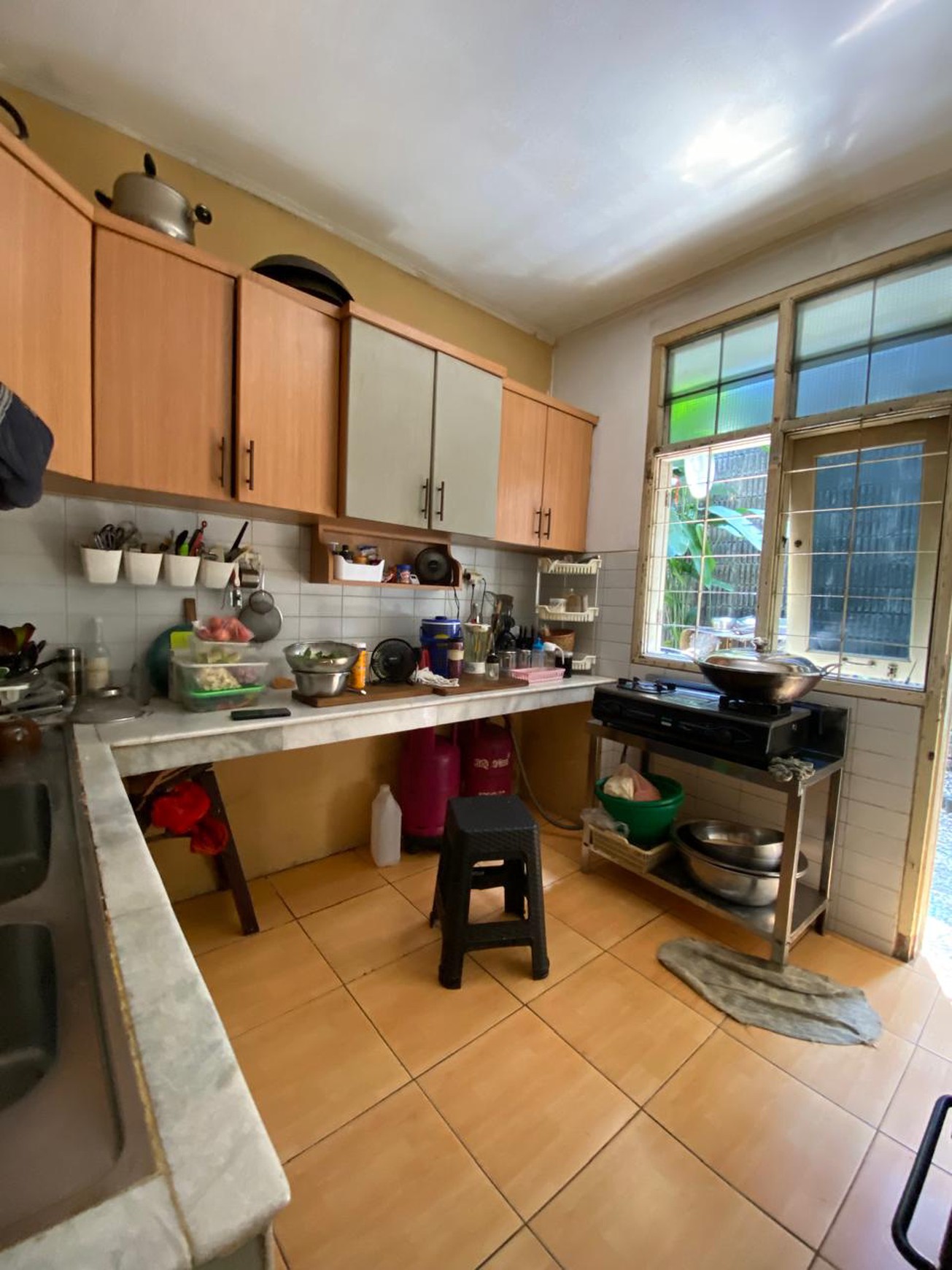 Rumah Klasik dan Homey Luas 375m&#xb2; di Cinere Dekat Tol Desari