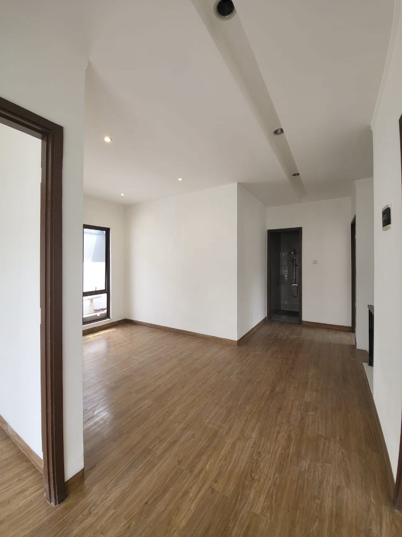 Rumah Bagus baru renovasi, Cantik, dengan Private Swimming Pool, keamanan 24 jam di Bintaro Sektor 9