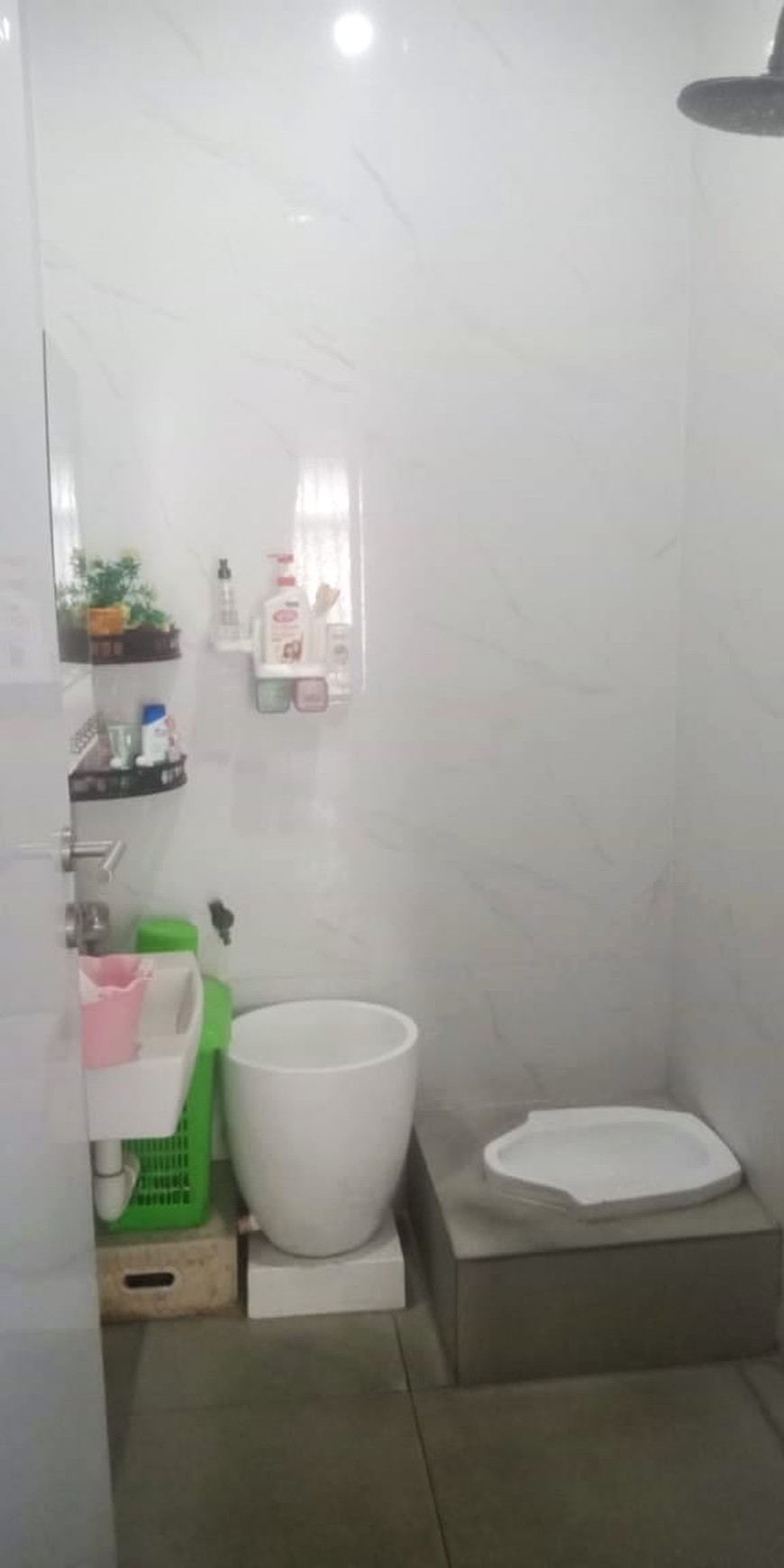 Rumah Bagus, 3 Lantai Siap huni di Kebon Jeruk. Hanya 100 meter dari Kampus Binus Anggrek