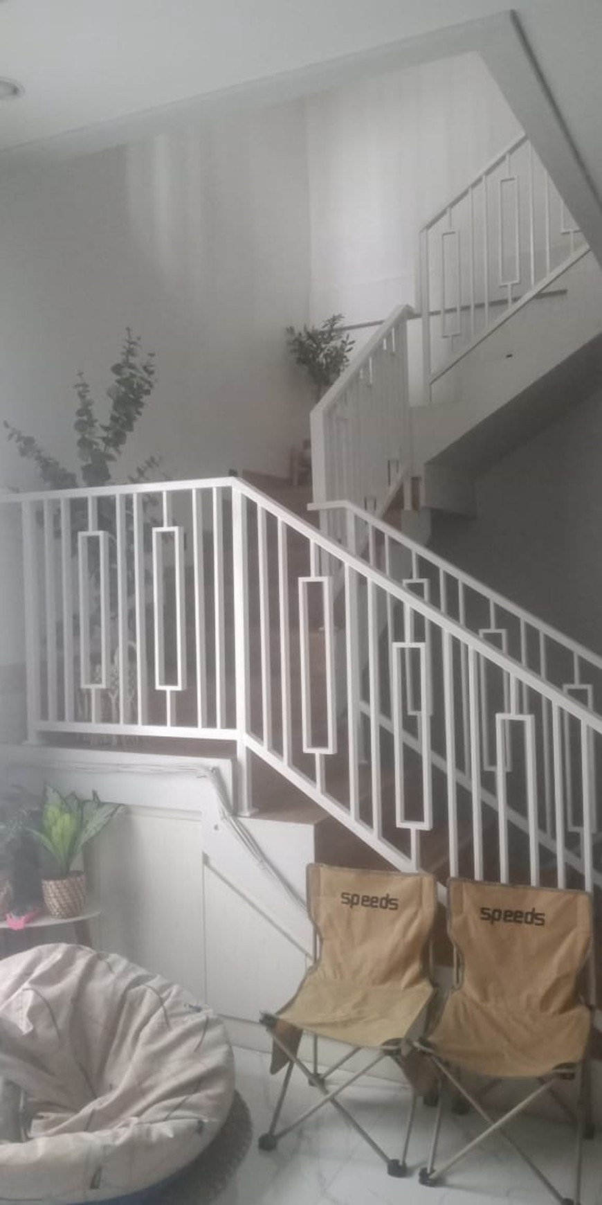 Rumah Bagus, 3 Lantai Siap huni di Kebon Jeruk. Hanya 100 meter dari Kampus Binus Anggrek