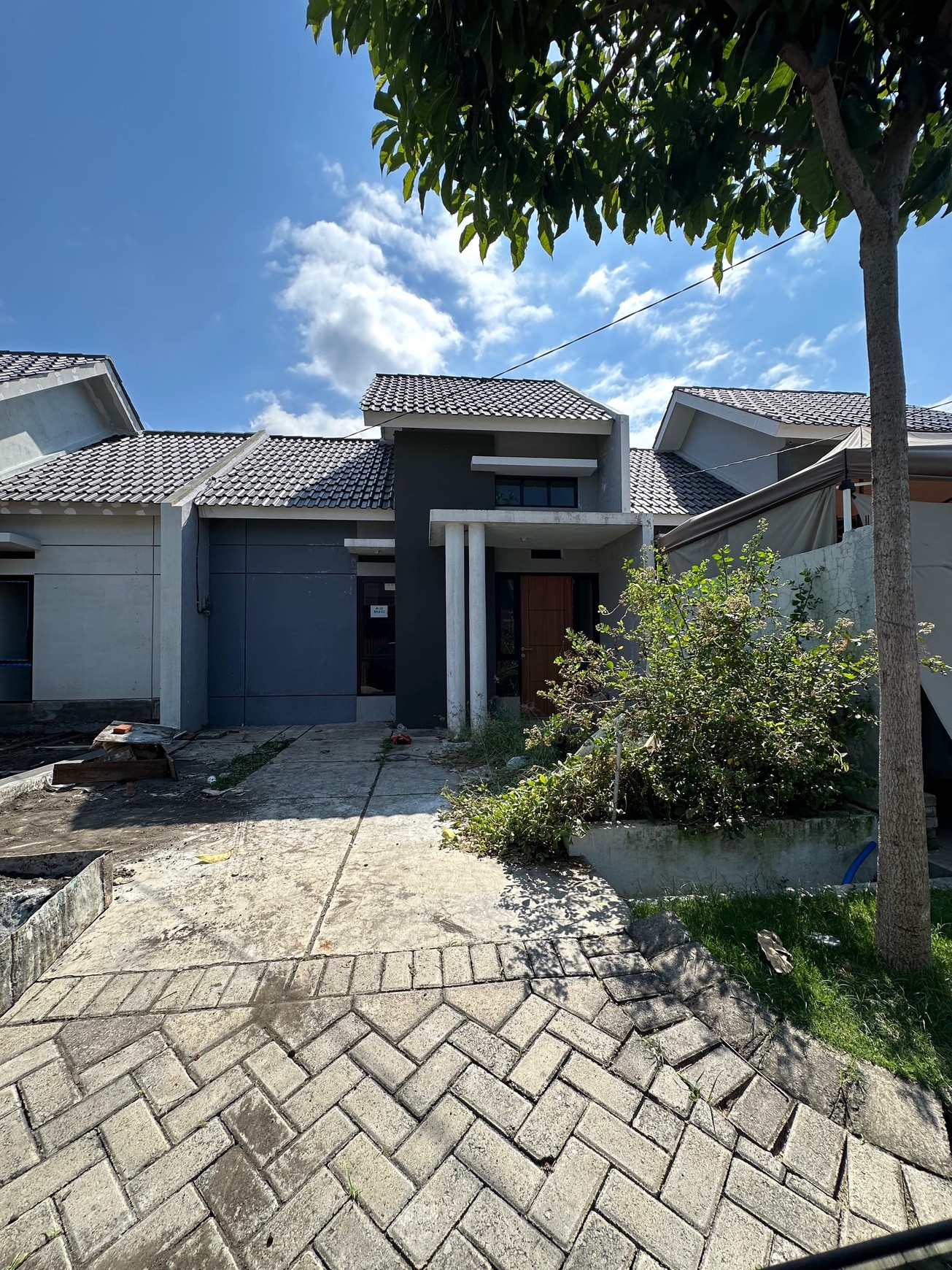 Rumah Cantik Siap Huni di Surya Breeze Spring Gedangan, Sidoarjo