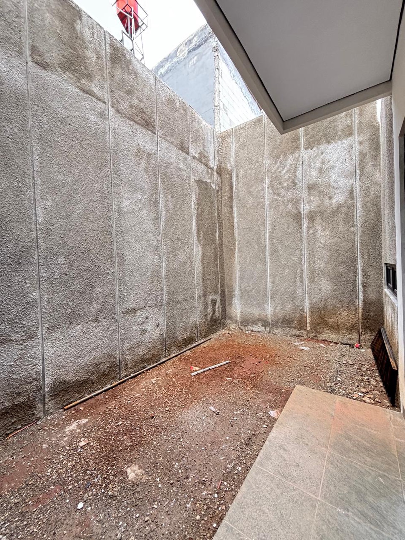 Rumah Minimalis, Brand New, lokasi strategid di Ciputat