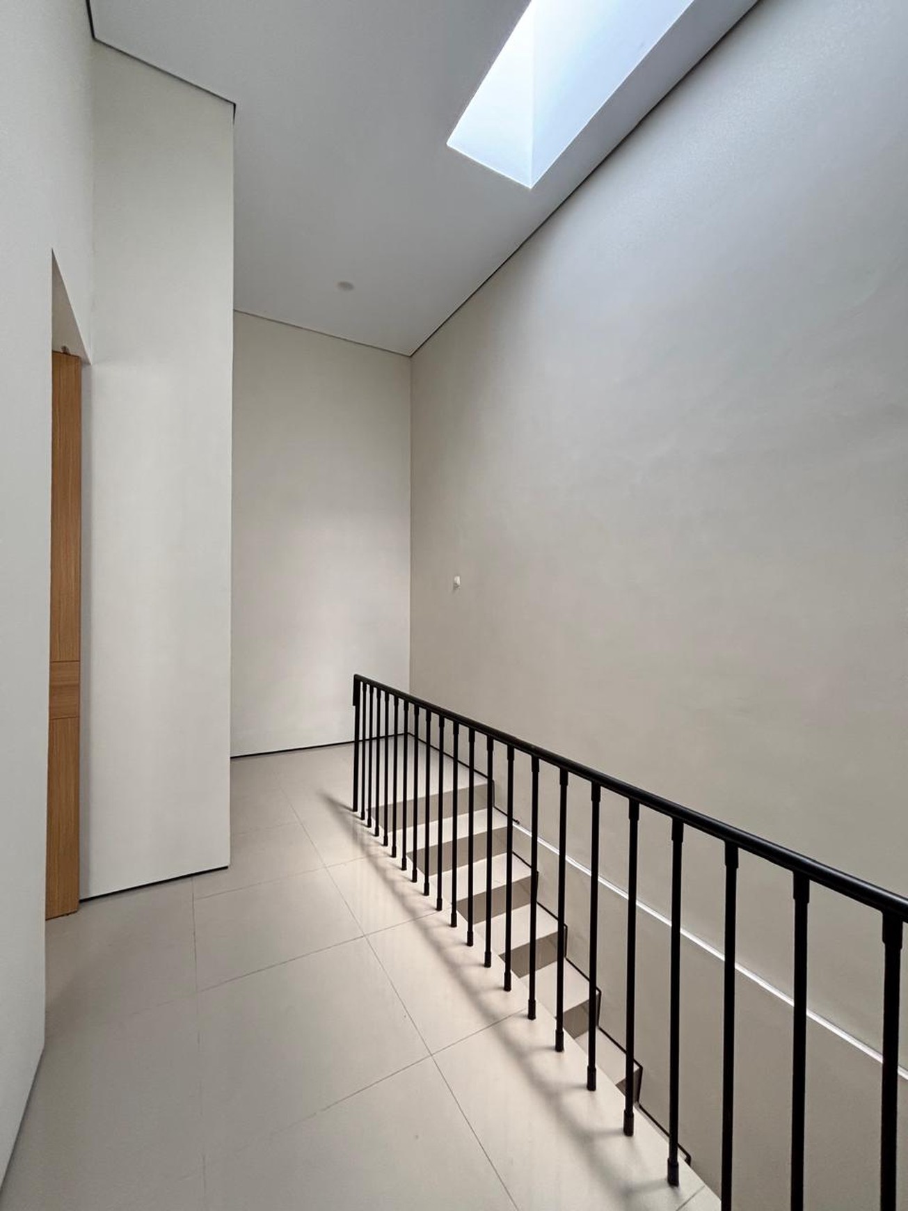 Rumah Minimalis, Brand New, lokasi strategid di Ciputat