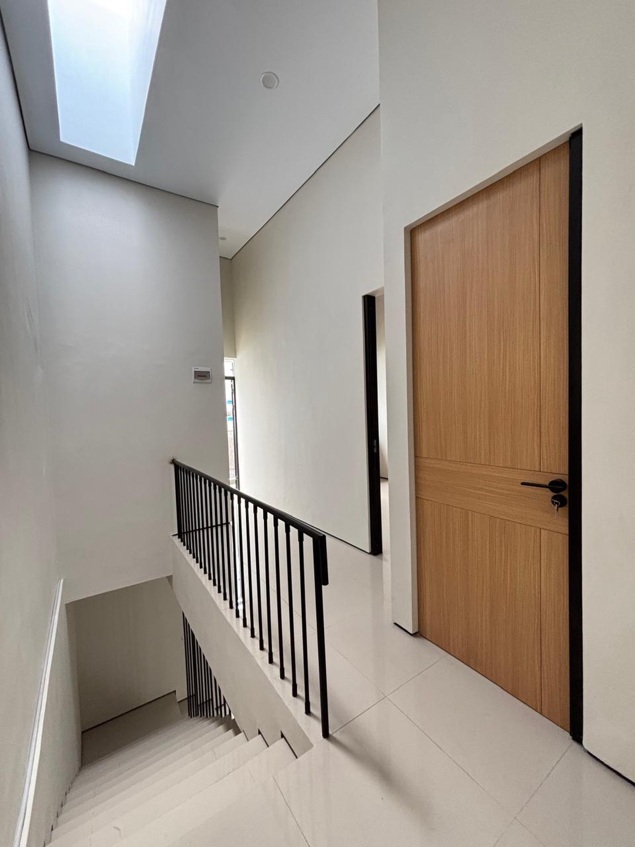 Rumah Minimalis, Brand New, lokasi strategid di Ciputat