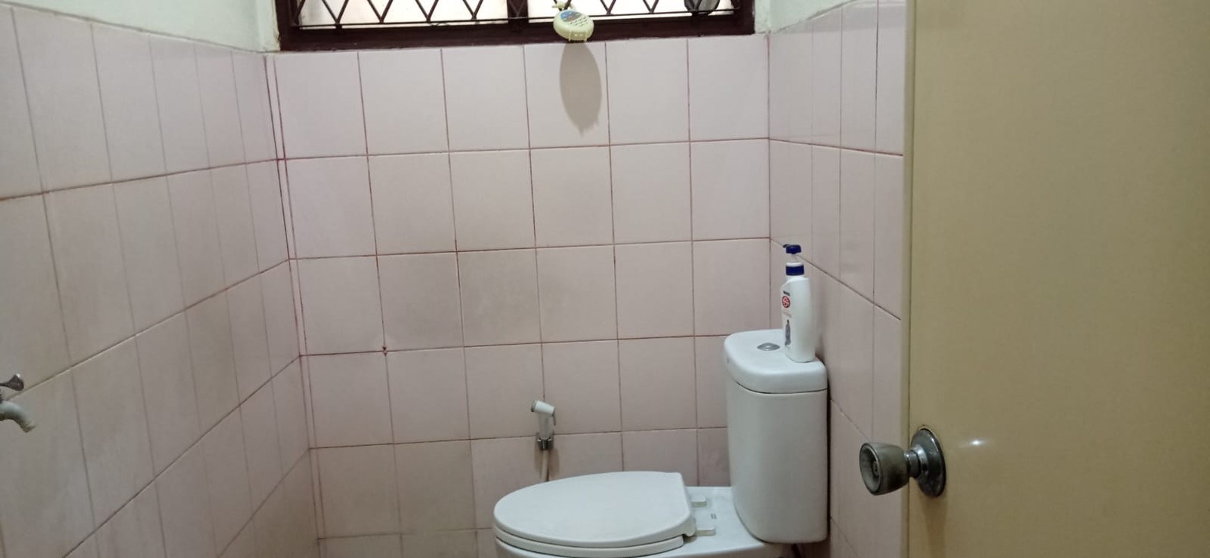 HOT SALE Murah, Rumah hook 2 lantai, rapih bagus di Pondok Karya, cocok untuk hunian dan usaha.