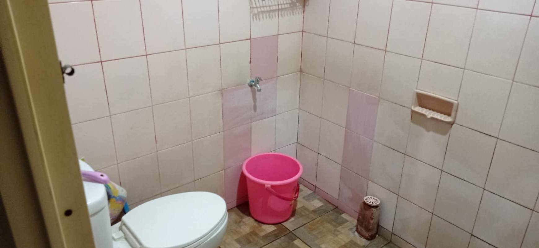 HOT SALE Murah, Rumah hook 2 lantai, rapih bagus di Pondok Karya, cocok untuk hunian dan usaha.