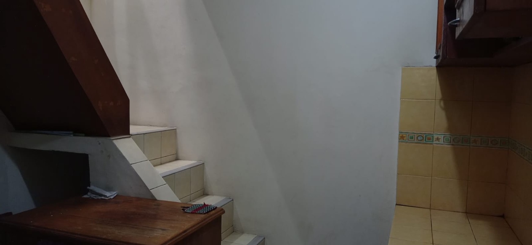 HOT SALE Murah, Rumah hook 2 lantai, rapih bagus di Pondok Karya, cocok untuk hunian dan usaha.