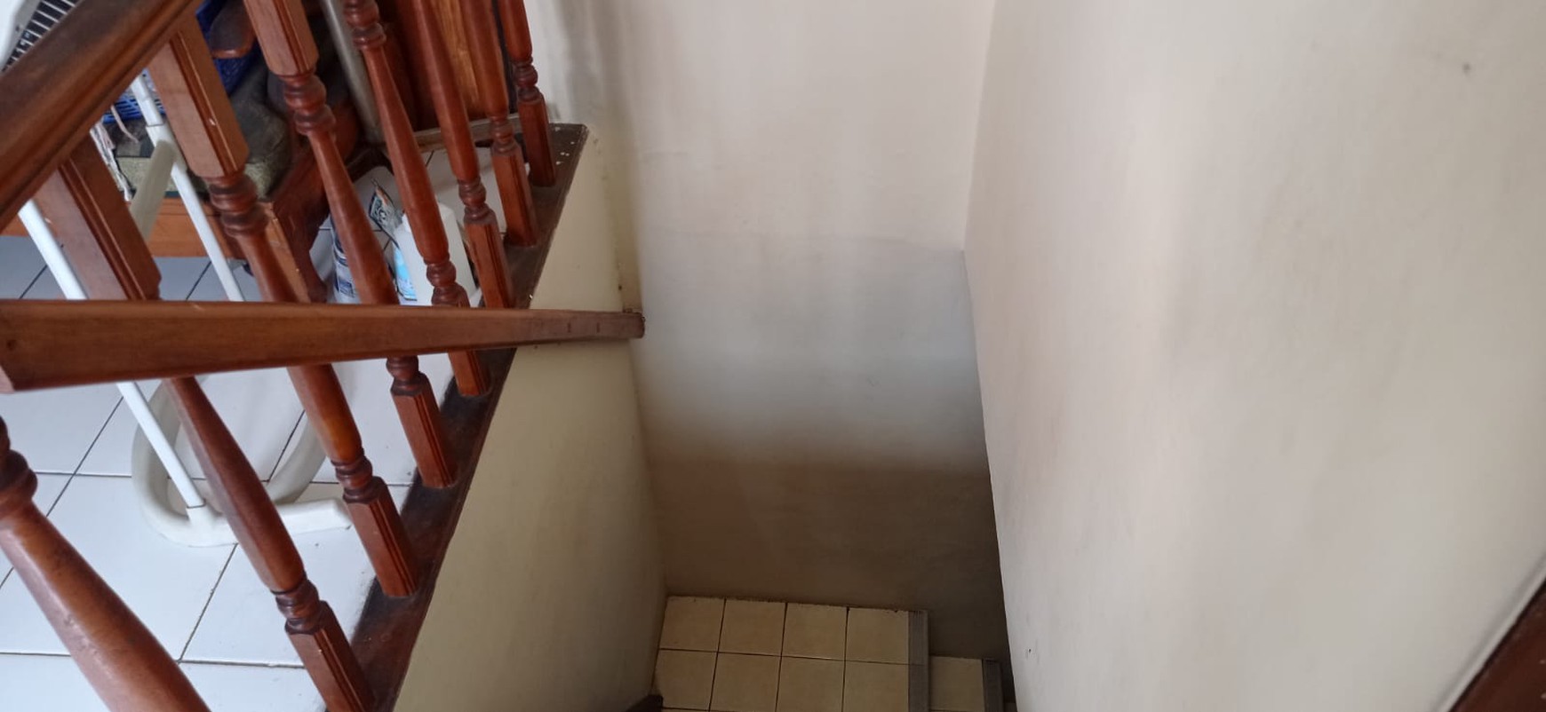 HOT SALE Murah, Rumah hook 2 lantai, rapih bagus di Pondok Karya, cocok untuk hunian dan usaha.