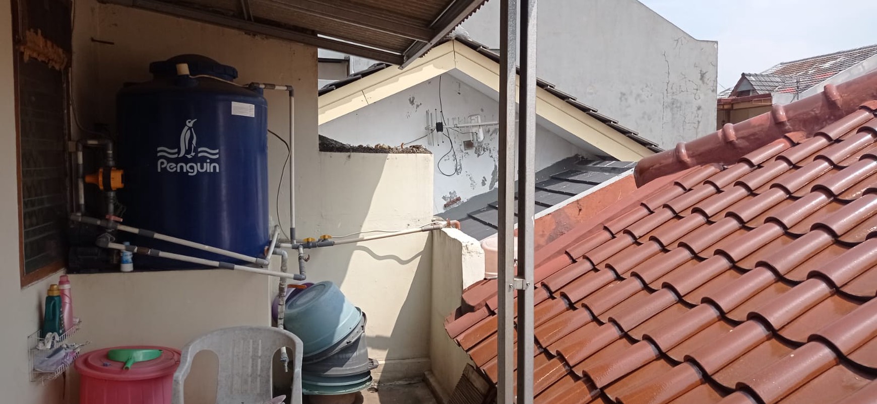 HOT SALE Murah, Rumah hook 2 lantai, rapih bagus di Pondok Karya, cocok untuk hunian dan usaha.