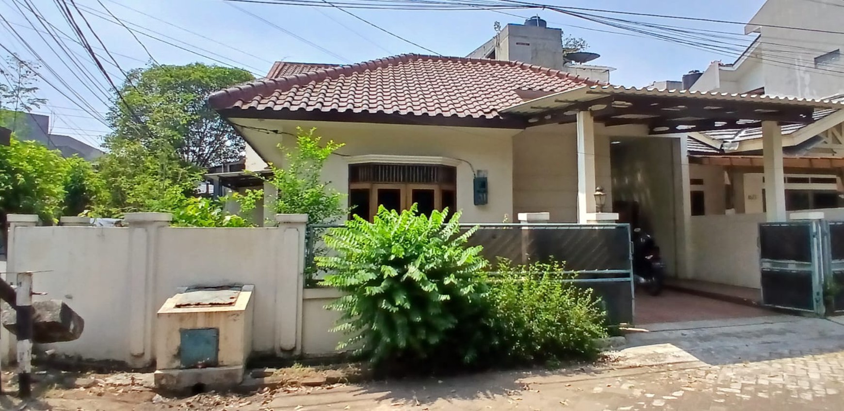 HOT SALE Murah, Rumah hook 2 lantai, rapih bagus di Pondok Karya, cocok untuk hunian dan usaha.
