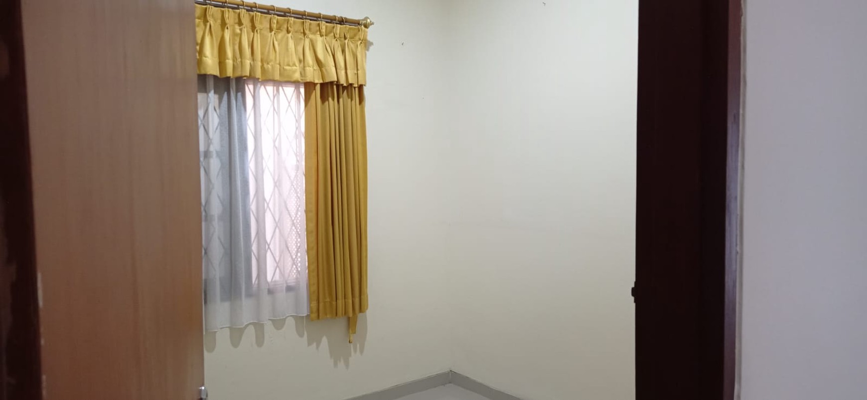 HOT SALE Murah, Rumah hook 2 lantai, rapih bagus di Pondok Karya, cocok untuk hunian dan usaha.