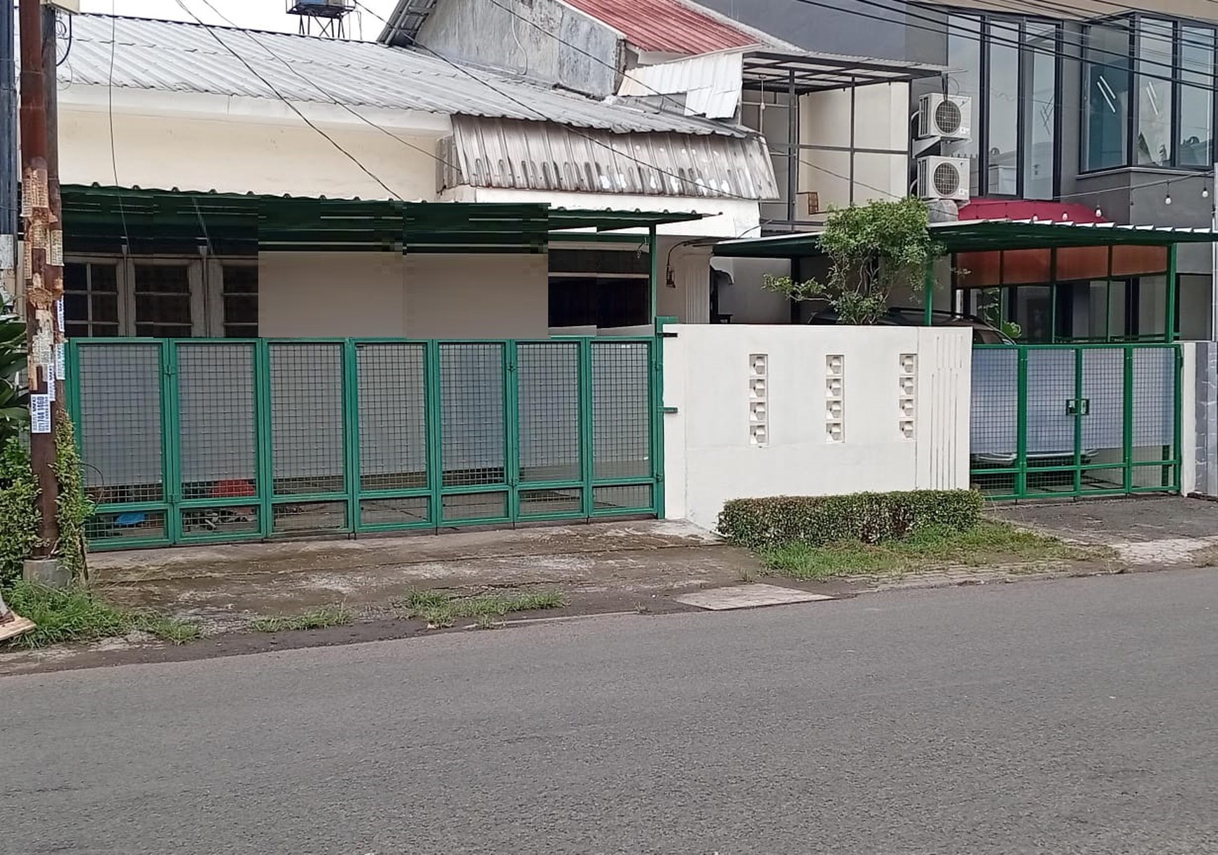 Rumah 2 lt untuk usaha kuliner lokasi bagus pinggir jalan sektor 2 Bintaro