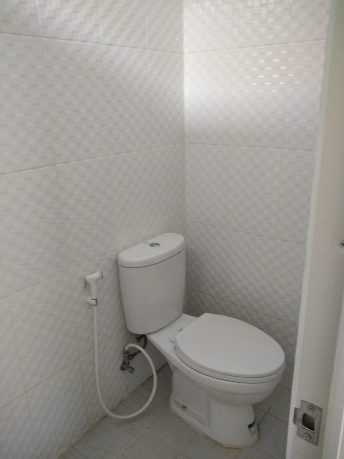 Rumah 2 lt untuk usaha kuliner lokasi bagus pinggir jalan sektor 2 Bintaro