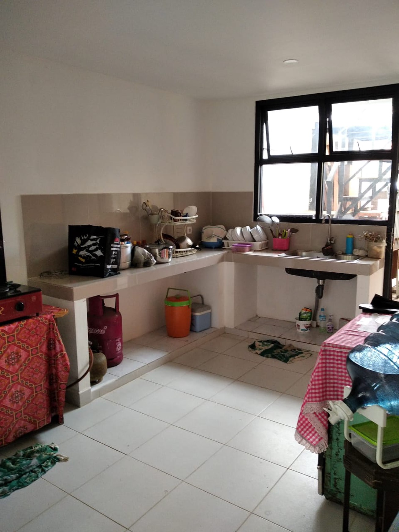 Rumah 2 lt untuk usaha kuliner lokasi bagus pinggir jalan sektor 2 Bintaro