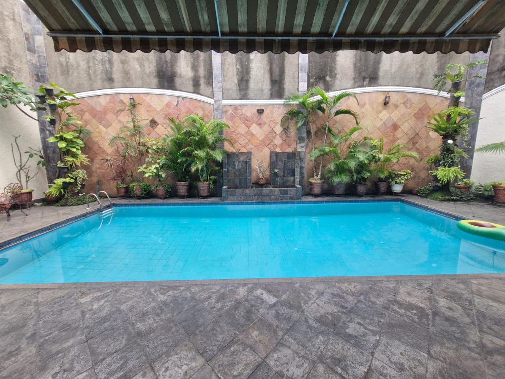 Di Jual Rumah tenang siap huni lokasi di  Jl Lamandau Kebayoran Baru, Jakarta Selatan 