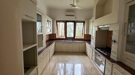 Dijual Rumah Lokasi Strategis di Kemang, Jakarta Selatan