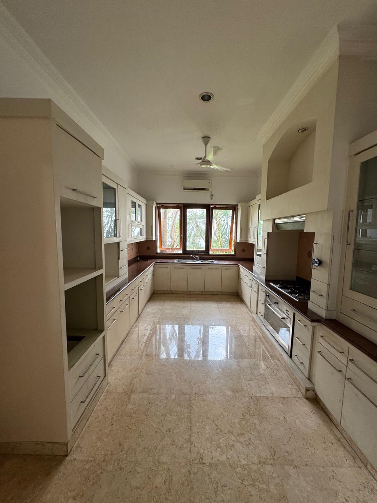 Dijual Rumah Lokasi Strategis di Kemang, Jakarta Selatan