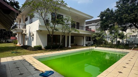 Dijual Rumah Nyaman dan Asri di Kemang, Jakarta Selatan