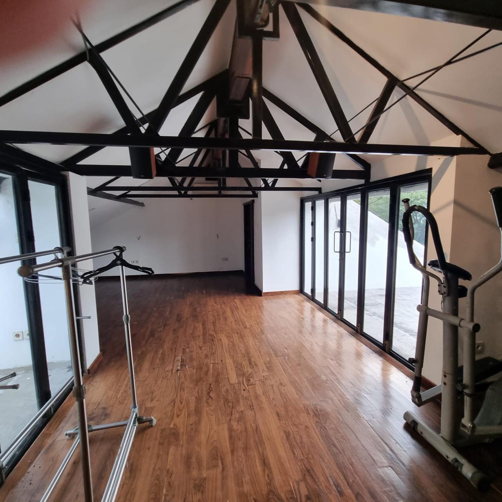 Rumah 3 Lantai Mewah Siap Huni dengan KT 4+2 KM 5+2 @BSD