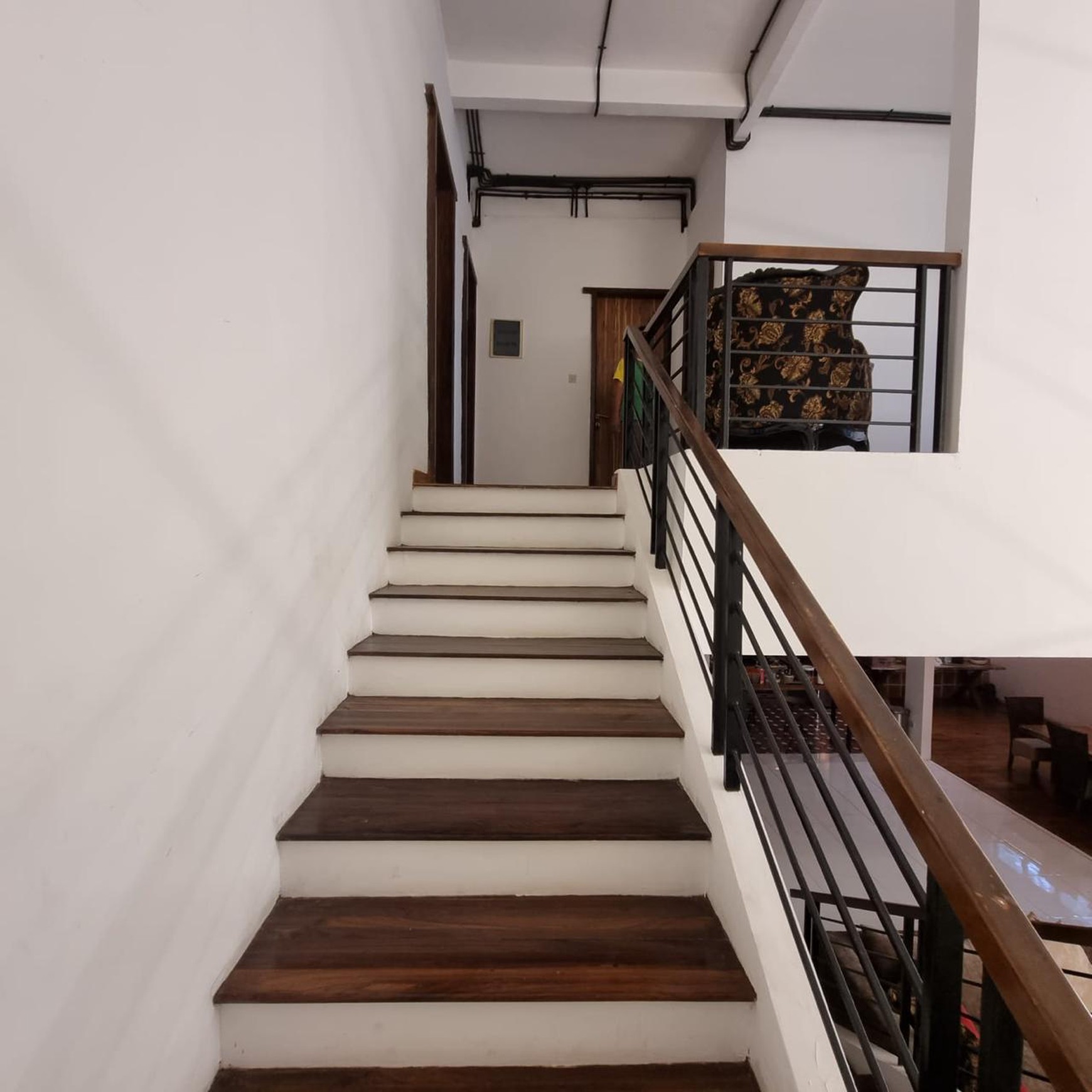 Rumah 3 Lantai Mewah Siap Huni dengan KT 4+2 KM 5+2 @BSD