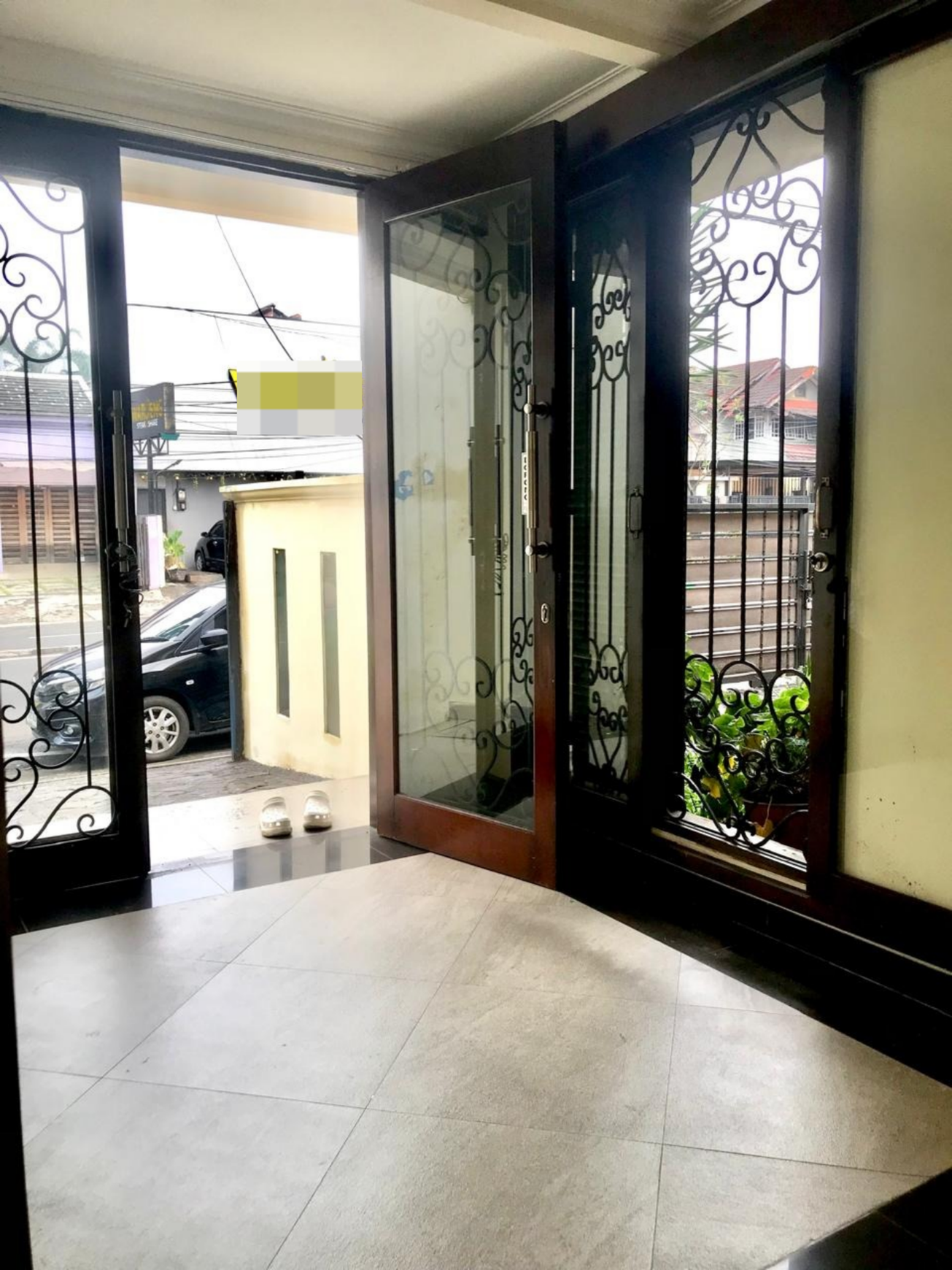 Ruang Usaha Samping Rumah Pinggir Jalan Bintaro Utama Sektor 3 Siap Pakai