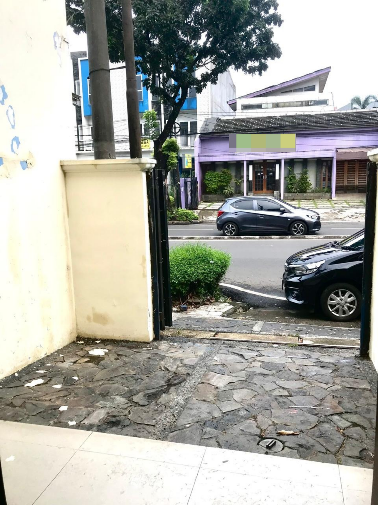 Ruang Usaha Samping Rumah Pinggir Jalan Bintaro Utama Sektor 3 Siap Pakai