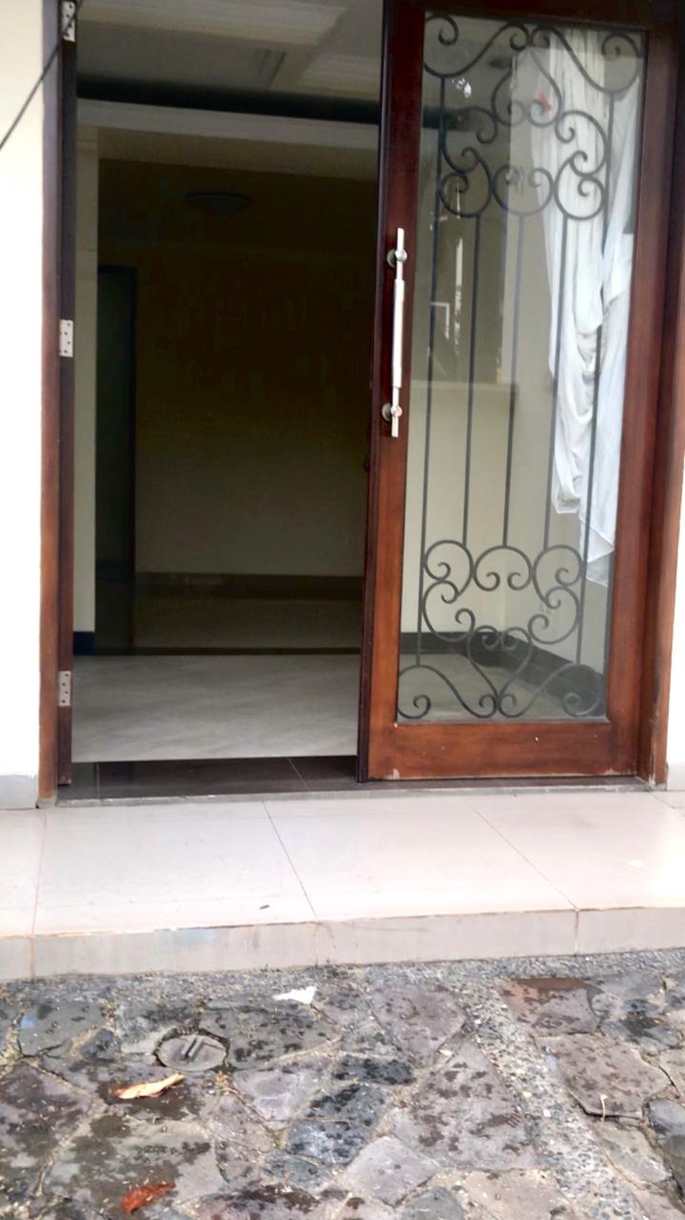 Ruang Usaha Samping Rumah Pinggir Jalan Bintaro Utama Sektor 3 Siap Pakai