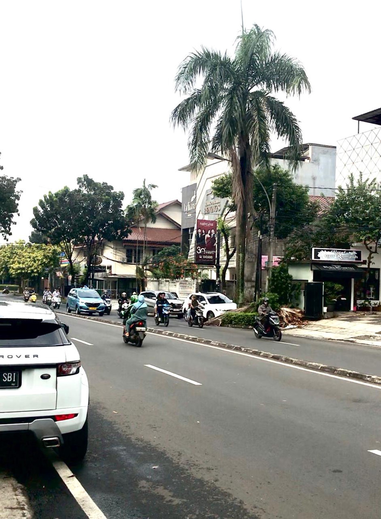 Ruang Usaha Samping Rumah Pinggir Jalan Bintaro Utama Sektor 3 Siap Pakai