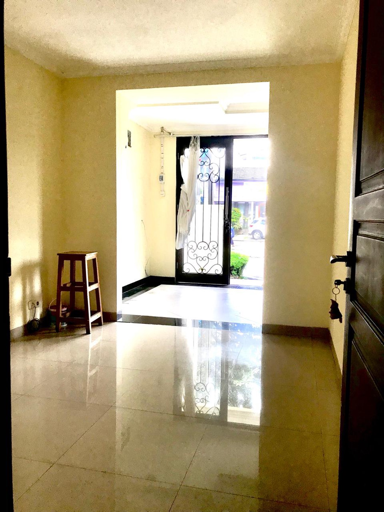 Ruang Usaha Samping Rumah Pinggir Jalan Bintaro Utama Sektor 3 Siap Pakai