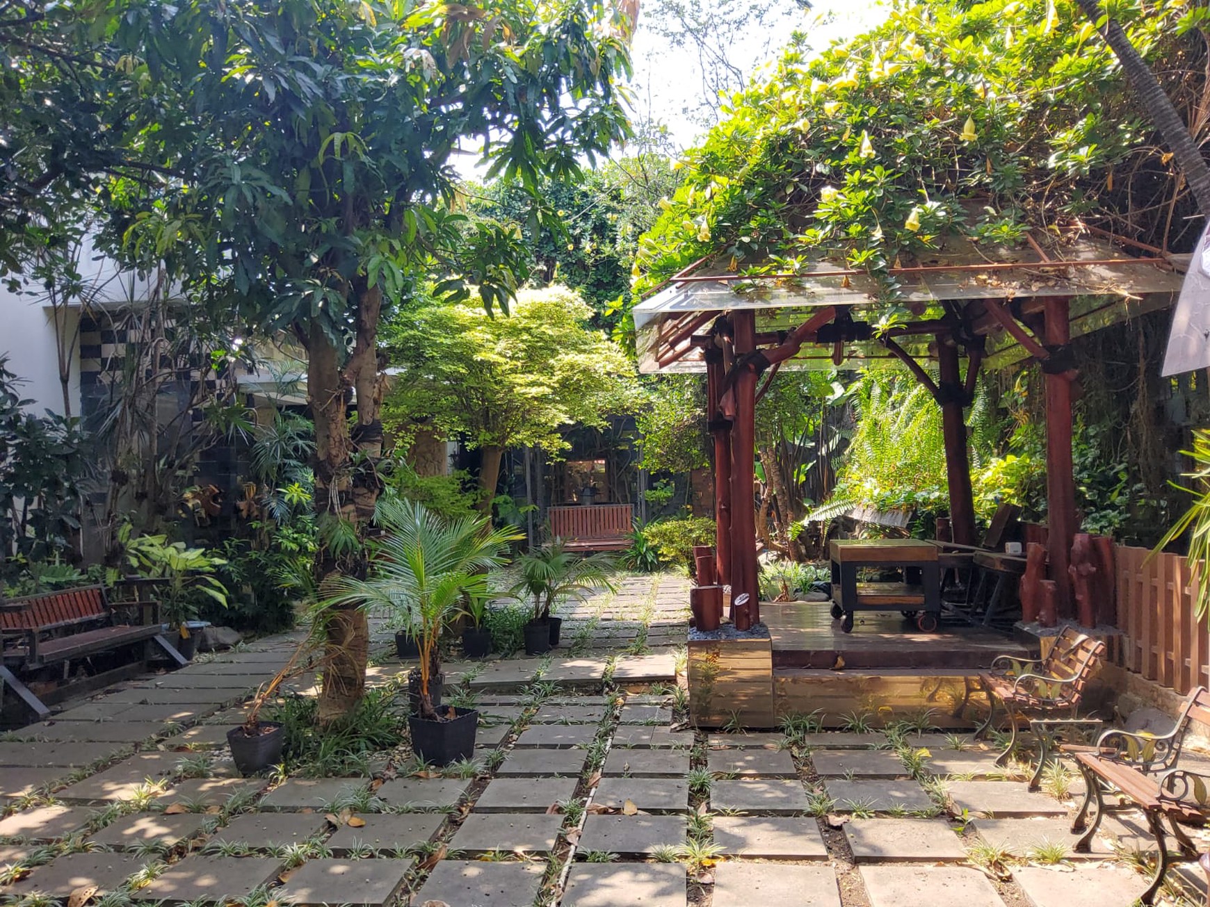 Dijual Rumah Mewah & Luas di Kemang Pratama 1 Extension, Rawabuntu - Kota Bekasi