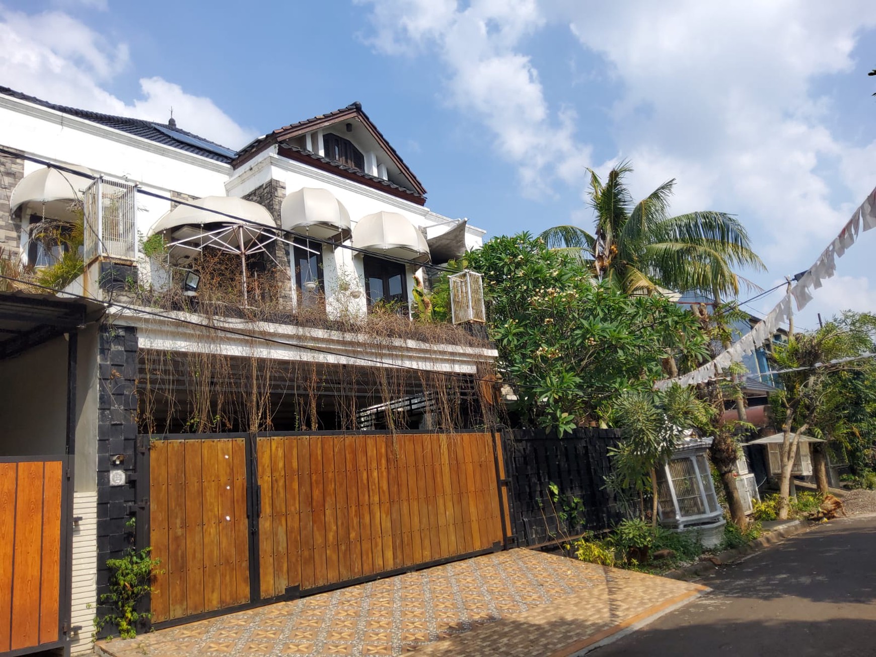 Dijual Rumah Mewah & Luas di Kemang Pratama 1 Extension, Rawabuntu - Kota Bekasi